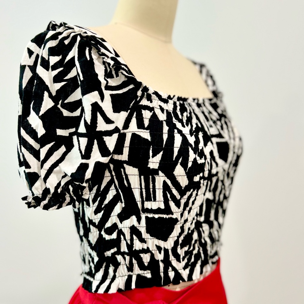 NWOT Monteau Peasant Top _ Tribal Print
